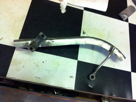 Tillverkat: Kedjeskydd, krävs av SFRO. Tillverkat så att det ska vara lätt att montera bort, därav den stora klamman till vänster.