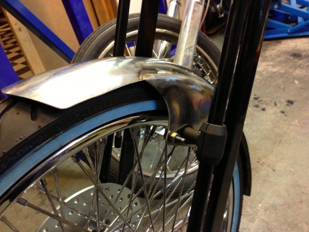 Tillverkat: Framskärm till ett 21" med springergaffel.